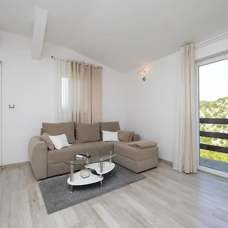 Gorgeous In Διαμέρισμα Slime